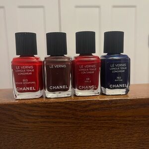CHANEL Le Vernis Mini Nail Polish Set — Bright Red, Burgundy, Classic Red, Navy